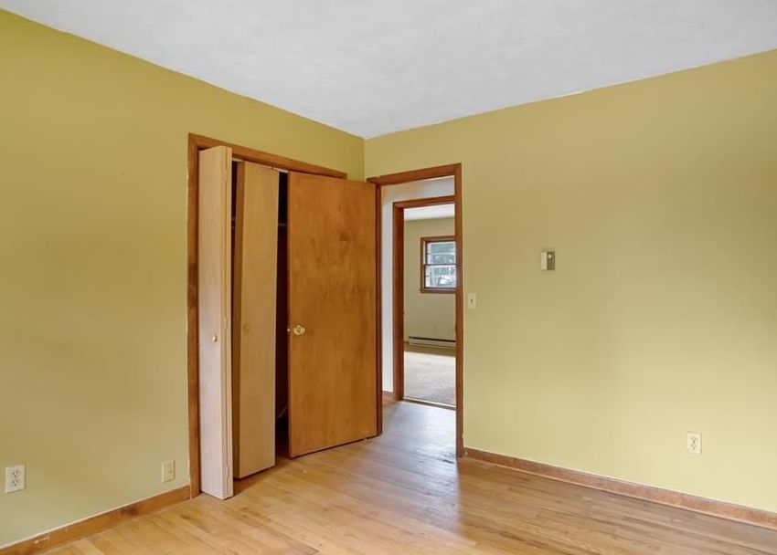 GREENTREE DR S 209,000 4BDR 3BTH MultiFamily Hyde Park NY