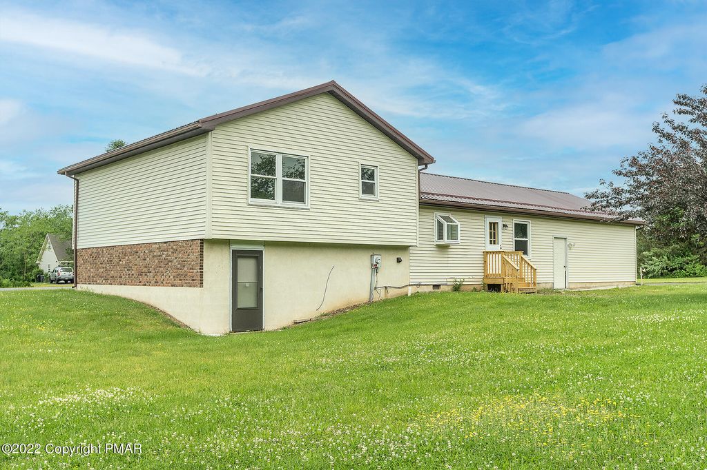 SWITZGABEL DR 334,900 3BDR 2BTH Brodheadsville PA Foreclosure