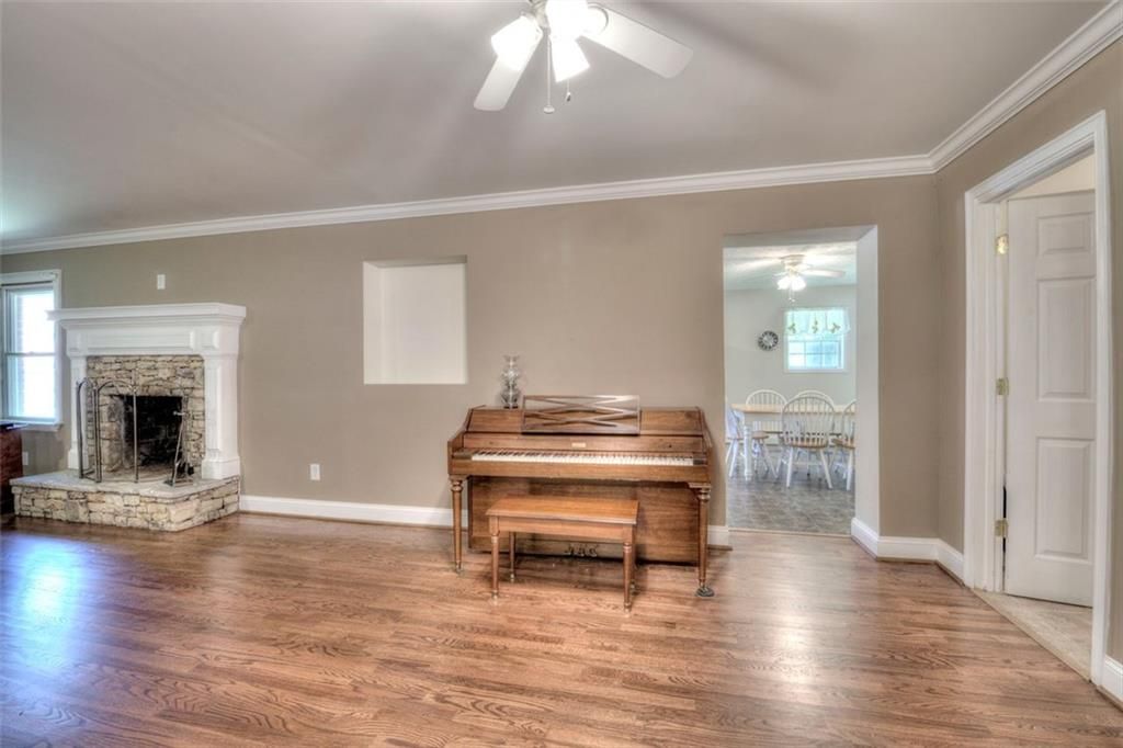 BURNT HICKORY RD SW 299,900 3BDR 2BTH Single Family