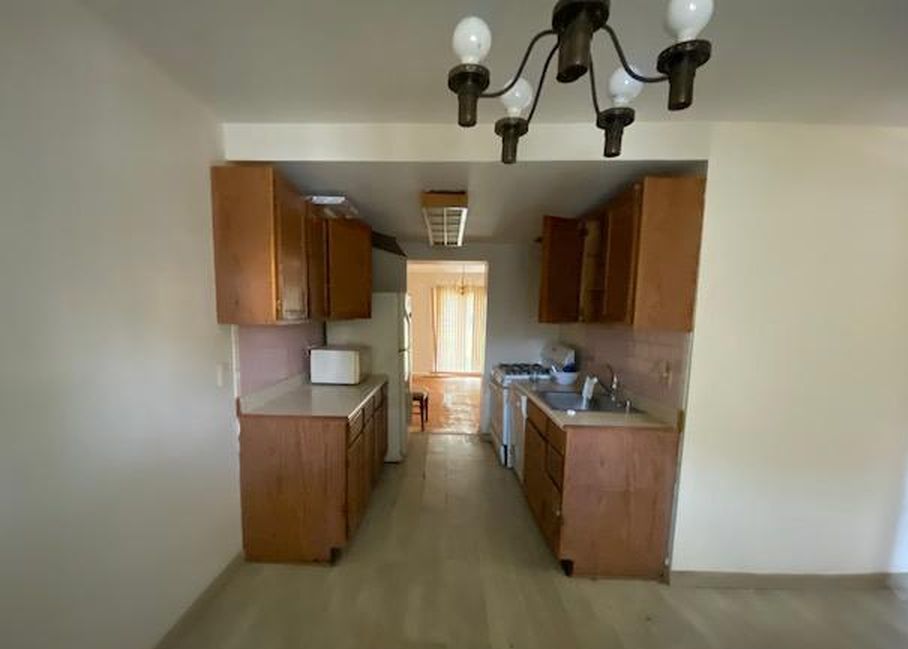 OAK LEAF DR 108 228,000 3BDR 3BTH Silver Spring MD Foreclosure