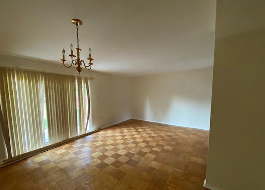 OAK LEAF DR 108 228,000 3BDR 3BTH Silver Spring MD Foreclosure