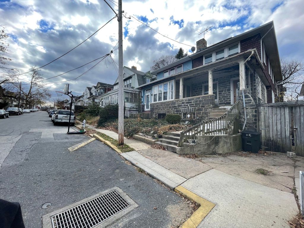 N MILLBOURNE AVE 194,900 4BDR 1BTH Upper Darby PA Foreclosure