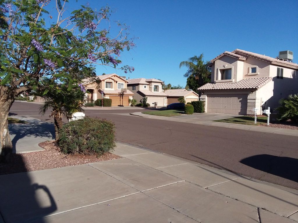 E KIMBERLY WAY 329,900 3BDR 3BTH Phoenix AZ Preforeclosure