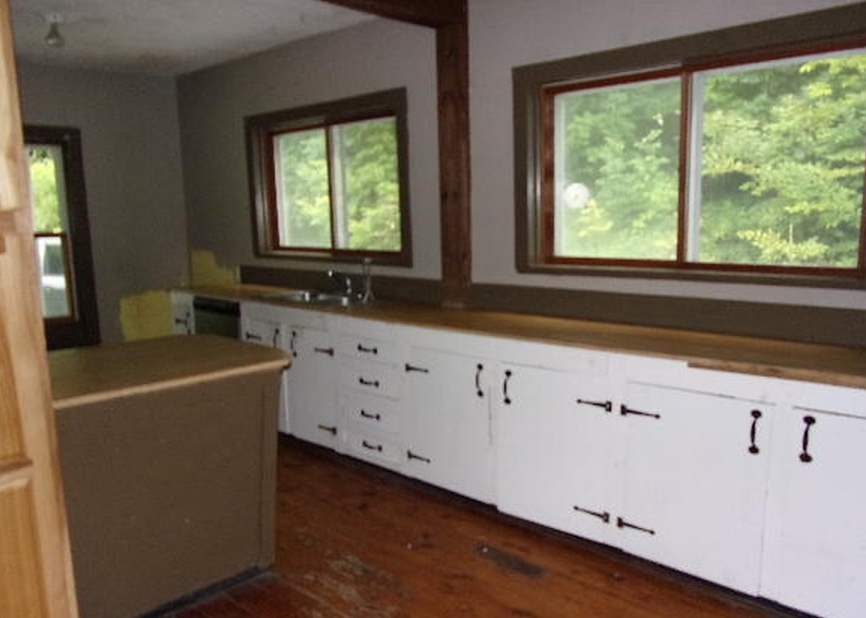 CREEK RD 182,000 4BDR 3BTH Single Family Crown Point NY Pre