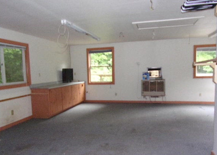 CREEK RD 182,000 4BDR 3BTH Single Family Crown Point NY Pre