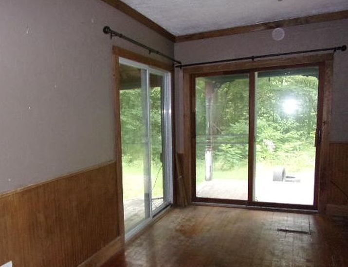 CREEK RD 182,000 4BDR 3BTH Single Family Crown Point NY Pre