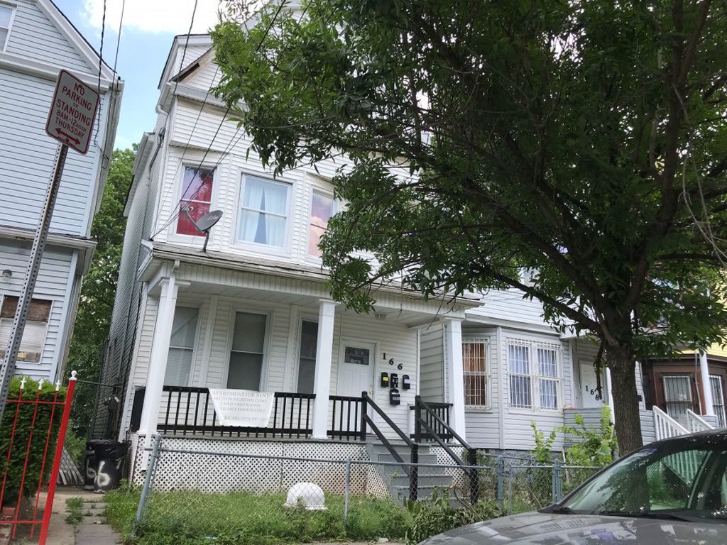 N 9TH ST 300,000 5BDR 3BTH Single Family Newark NJ Pre
