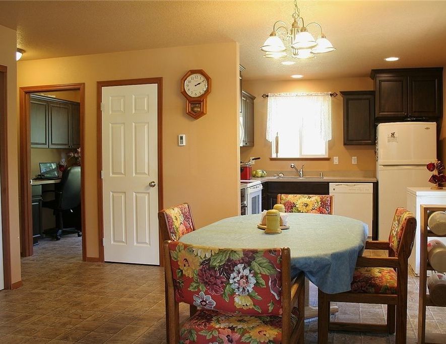 E CLONAKILTY DR 291,200 1BDR 1BTH Single Family Shelton WA