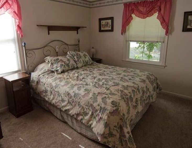 W CHICAGO ST 138,600 3BDR 1BTH Single Family Livonia MI Pre