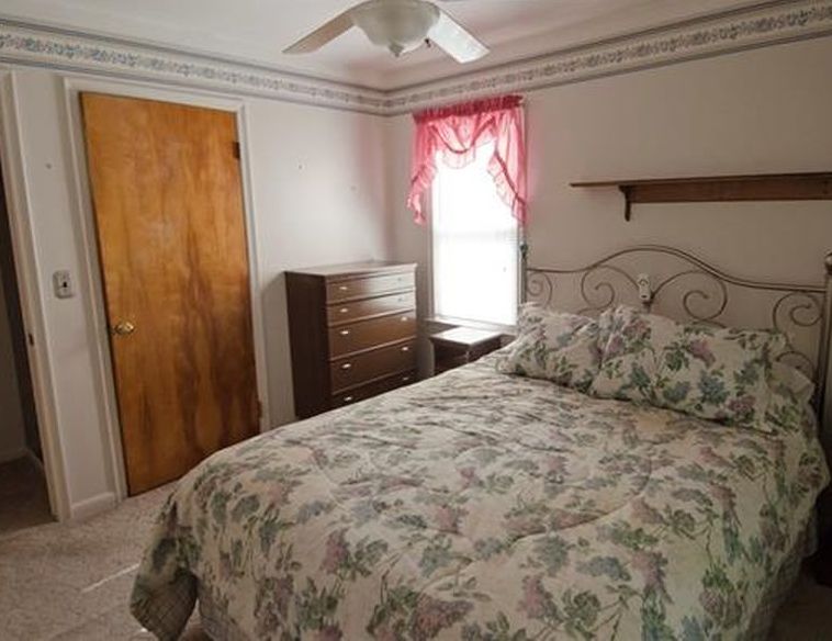 W CHICAGO ST 138,600 3BDR 1BTH Single Family Livonia MI Pre