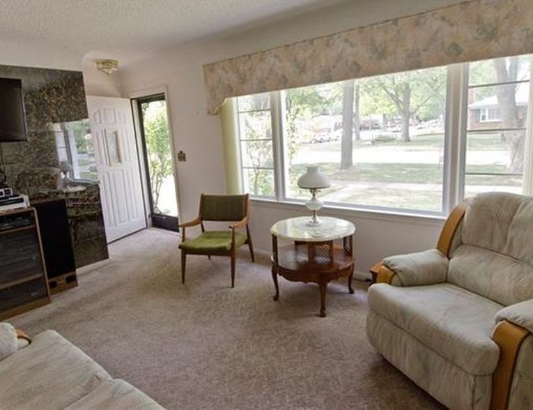 W CHICAGO ST 138,600 3BDR 1BTH Single Family Livonia MI Pre