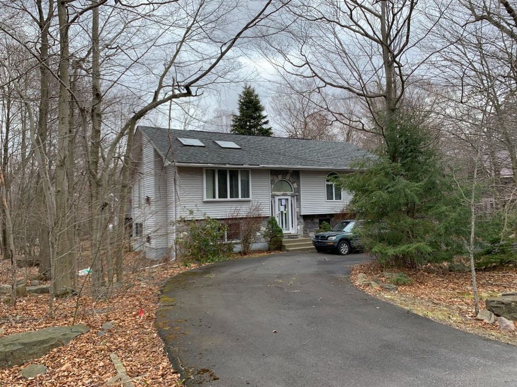 LONG WOODS RD 133,100 3BDR 2BTH Single Family Tobyhanna PA
