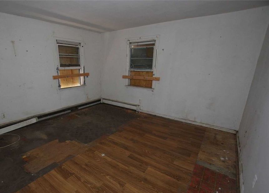 CYPRESS DR 207,000 3BDR 2BTH Single Family Mastic Beach NY