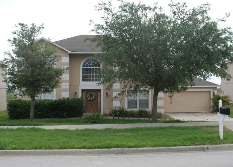 GLOSSY LEAF LN 247,900 4BDR 3.5BTH Single Family Clermont FL