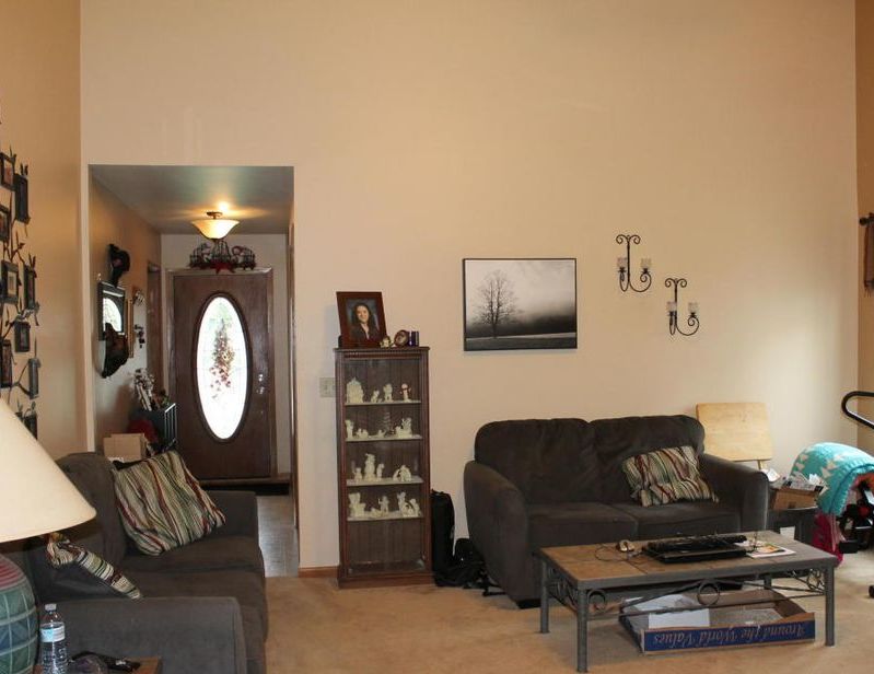 VOGT DR 204,310 2BDR 2BTH West Bend WI Preforeclosure Listing