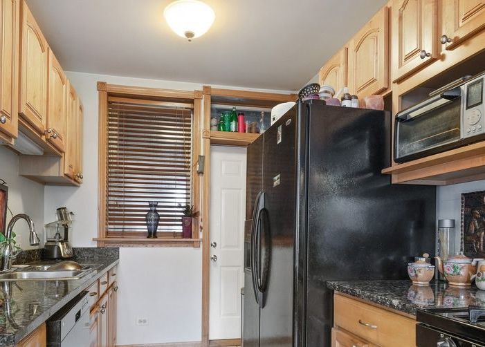 N WOLCOTT AVE APT 1 157,571 2BDR 2BTH Condo/Townhome Chicago