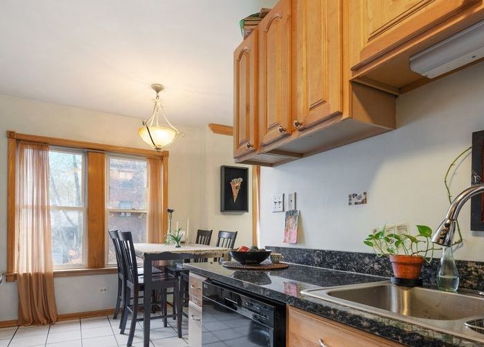 N WOLCOTT AVE APT 1 157,571 2BDR 2BTH Condo/Townhome Chicago