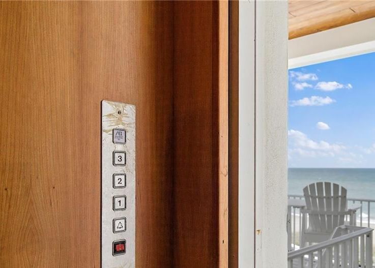 NE OCEAN BLVD 422,600 5BDR 7BTH Single Family Stuart FL Pre