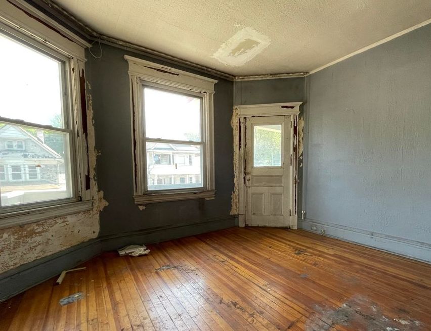 WESTERVELT AVE 449,600 2BDR 1BTH MultiFamily Staten Island