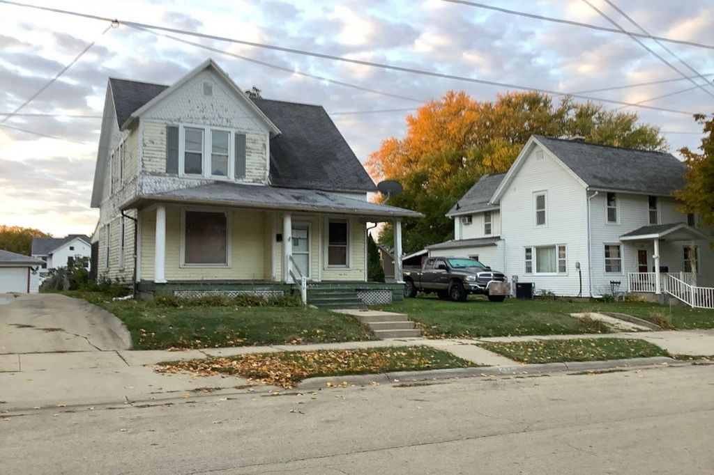 W CHAMBERLIN ST 86,900 3BDR 1BTH Dixon IL Preforeclosure