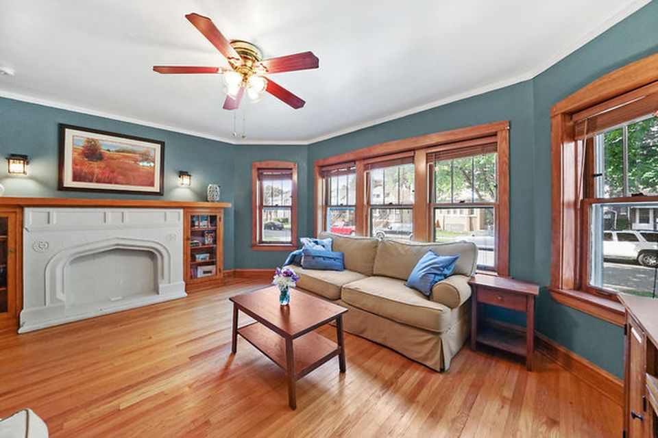 WESLEY AVE 239,900 3BDR 2BTH Single Family Berwyn IL Pre