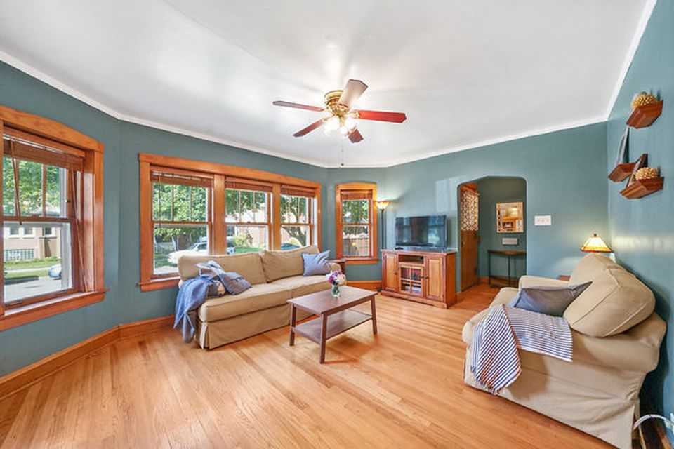 WESLEY AVE 239,900 3BDR 2BTH Single Family Berwyn IL Pre