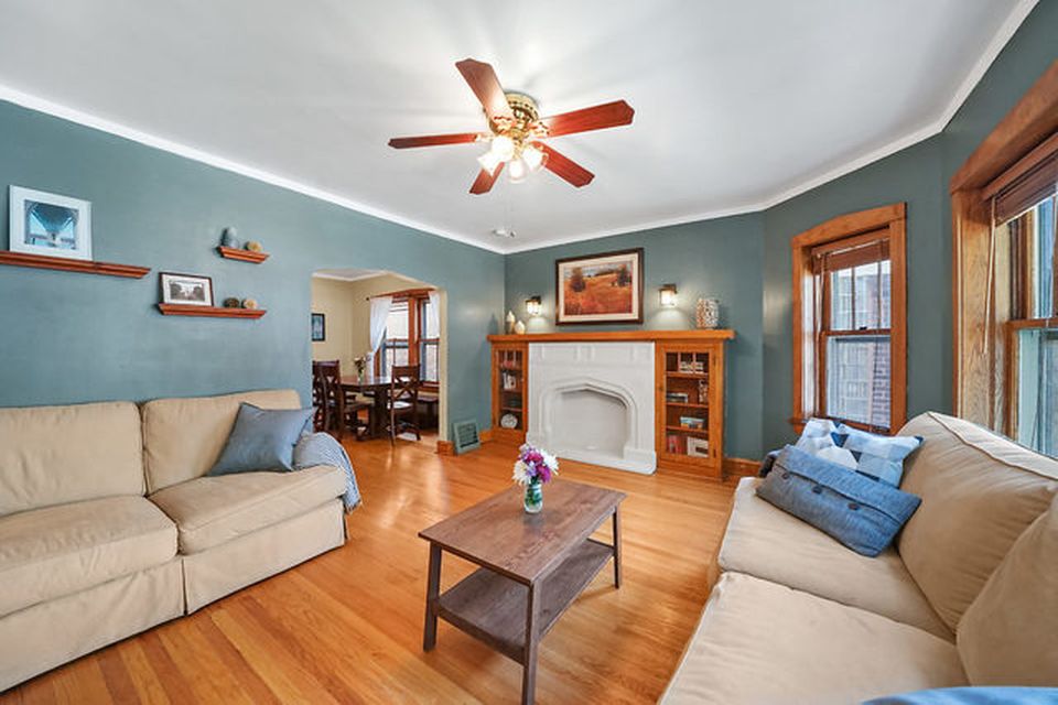 WESLEY AVE 239,900 3BDR 2BTH Single Family Berwyn IL Pre