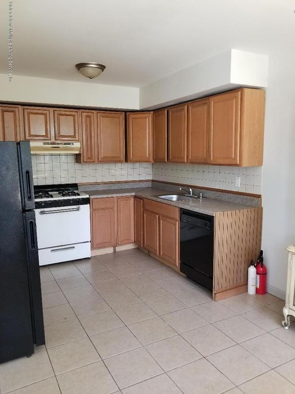 ANDROS AVE 402,400 3BDR 2BTH Single Family Staten Island NY