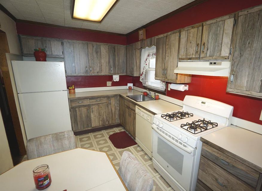 AMHERST AVE 285,000 3BDR 1BTH Single Family Colonia NJ Pre