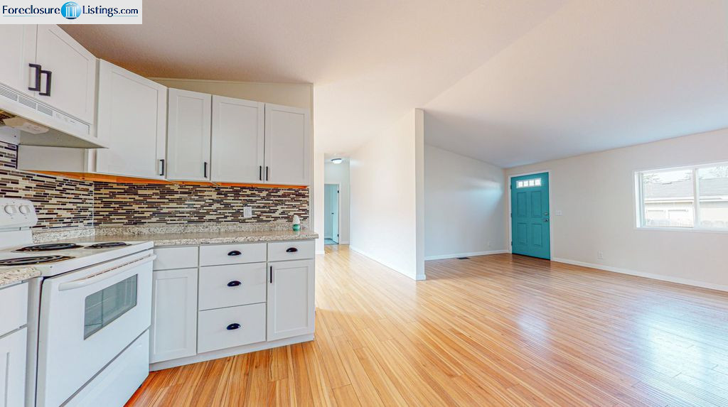 WALLACE RD 225,000 4BDR 2BTH Single Family Coos Bay OR Preforeclosure Listing 30254678