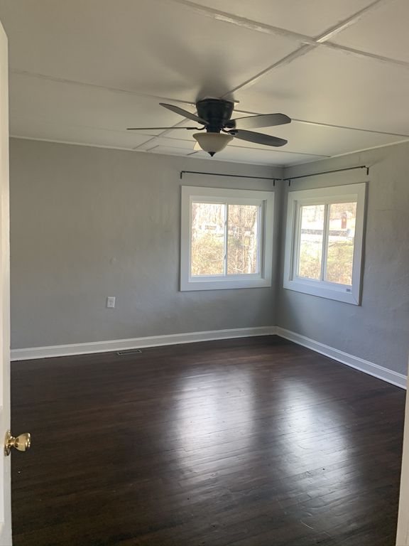 LAWRENCEBURG HWY 89,500 2BDR 1BTH Single Family Mount