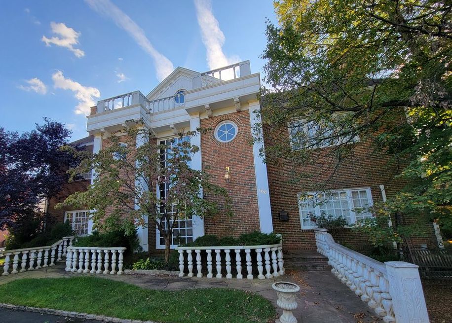 COPPERFLAGG LN 267,500 4BDR 5BTH Single Family Staten Island