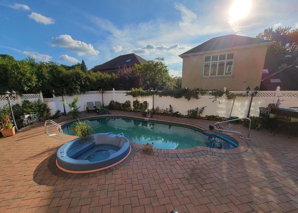 COPPERFLAGG LN 267,500 4BDR 5BTH Single Family Staten Island