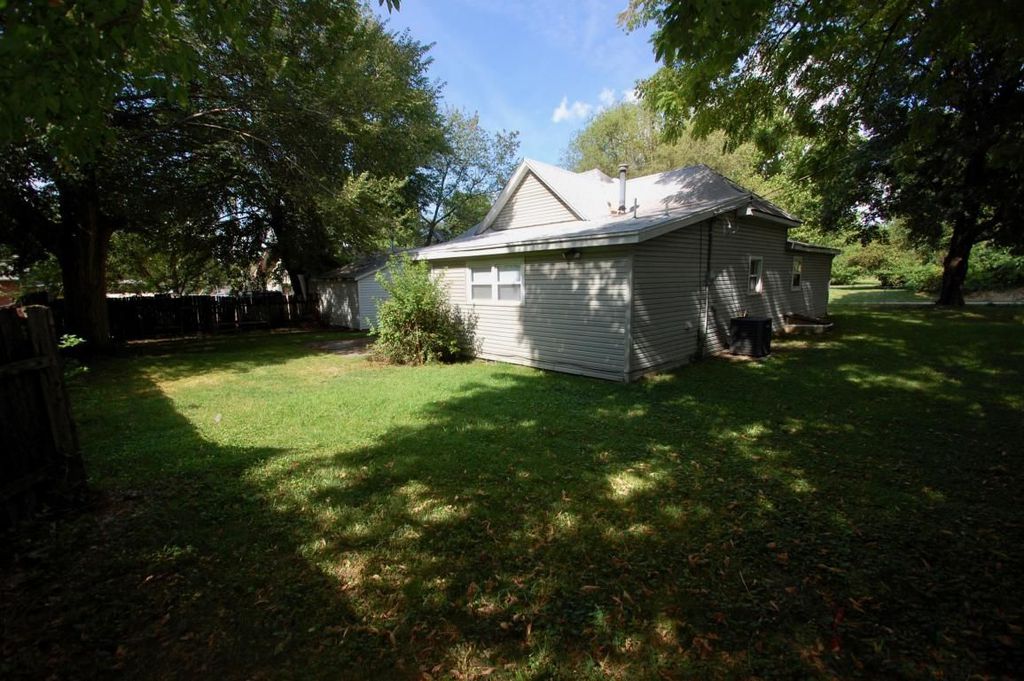 N NEWTON AVE 150,800 4BDR 2BTH Single Family Springfield MO