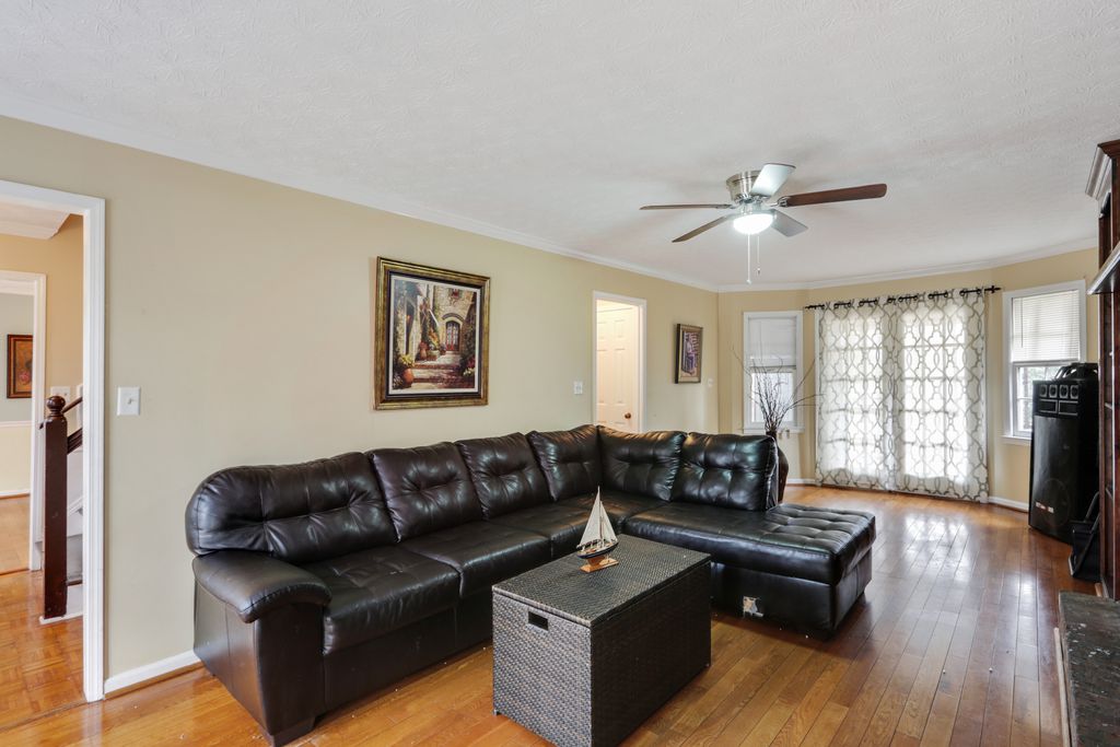 HIGHLAND PARK DR 300,600 3BDR 3BTH Single Family Stone