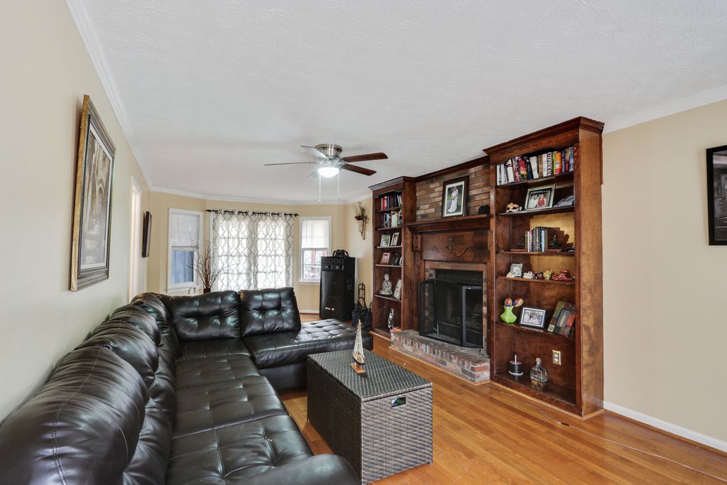 HIGHLAND PARK DR 300,600 3BDR 3BTH Single Family Stone