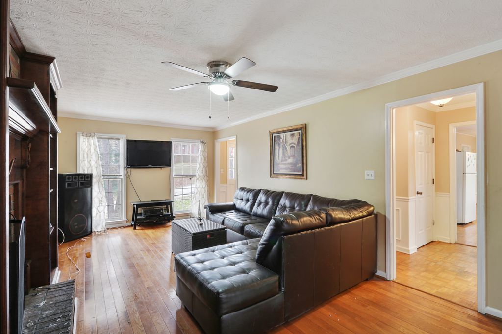 HIGHLAND PARK DR 300,600 3BDR 3BTH Single Family Stone