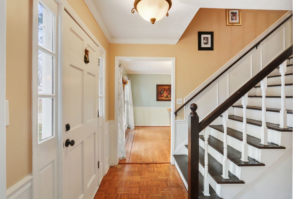 HIGHLAND PARK DR 300,600 3BDR 3BTH Single Family Stone