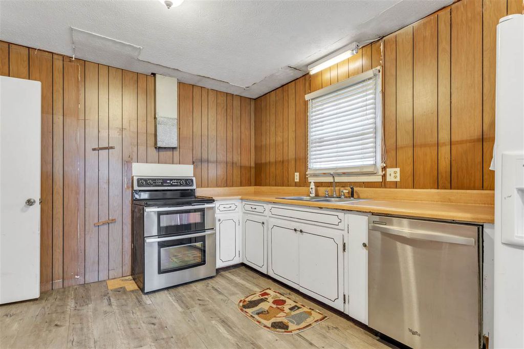 HARBOR DR 135,000 3BDR 3BTH Single Family Greenville SC Pre