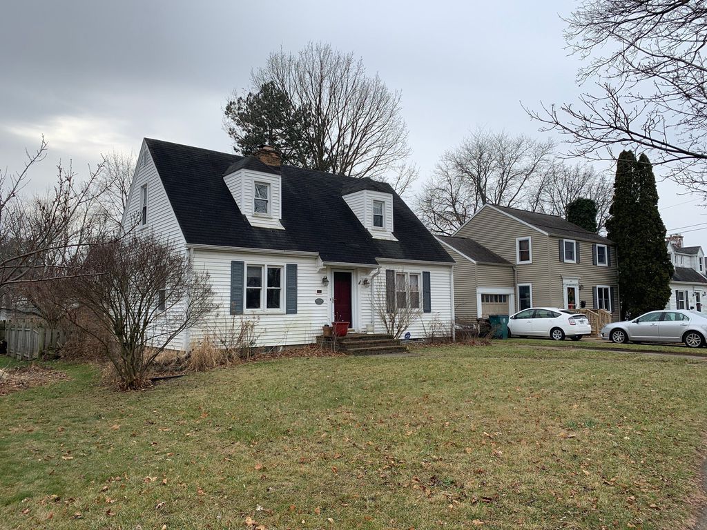 CHITTENDEN DR 243,045 3BDR 2BTH Condo/Townhome East Lansing