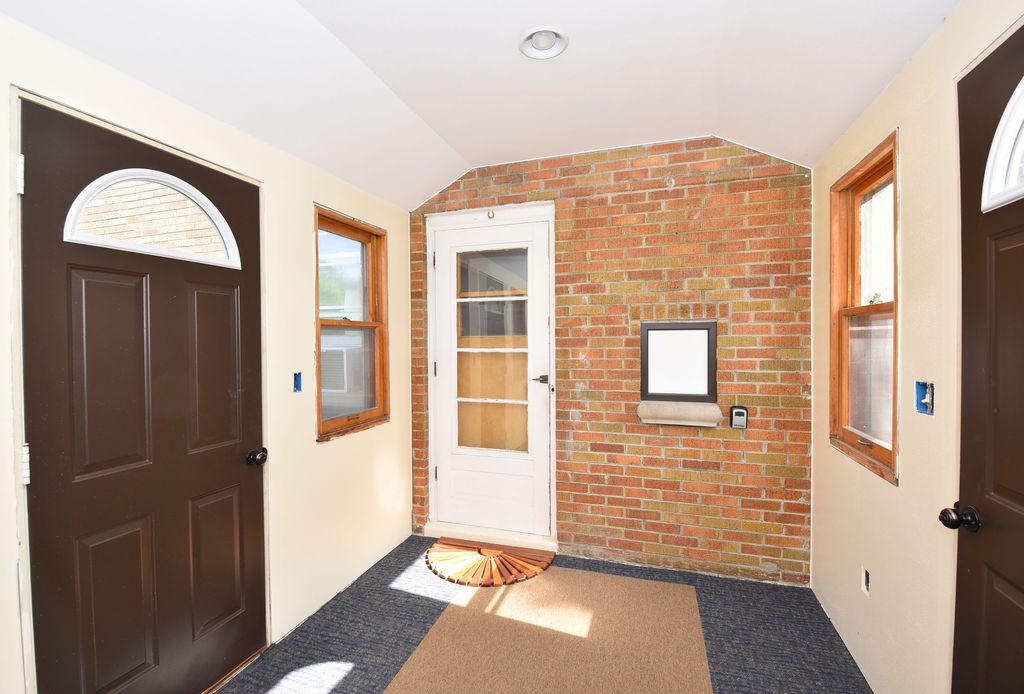 S MOORLAND RD 313,800 3BDR 2BTH Single Family New Berlin WI