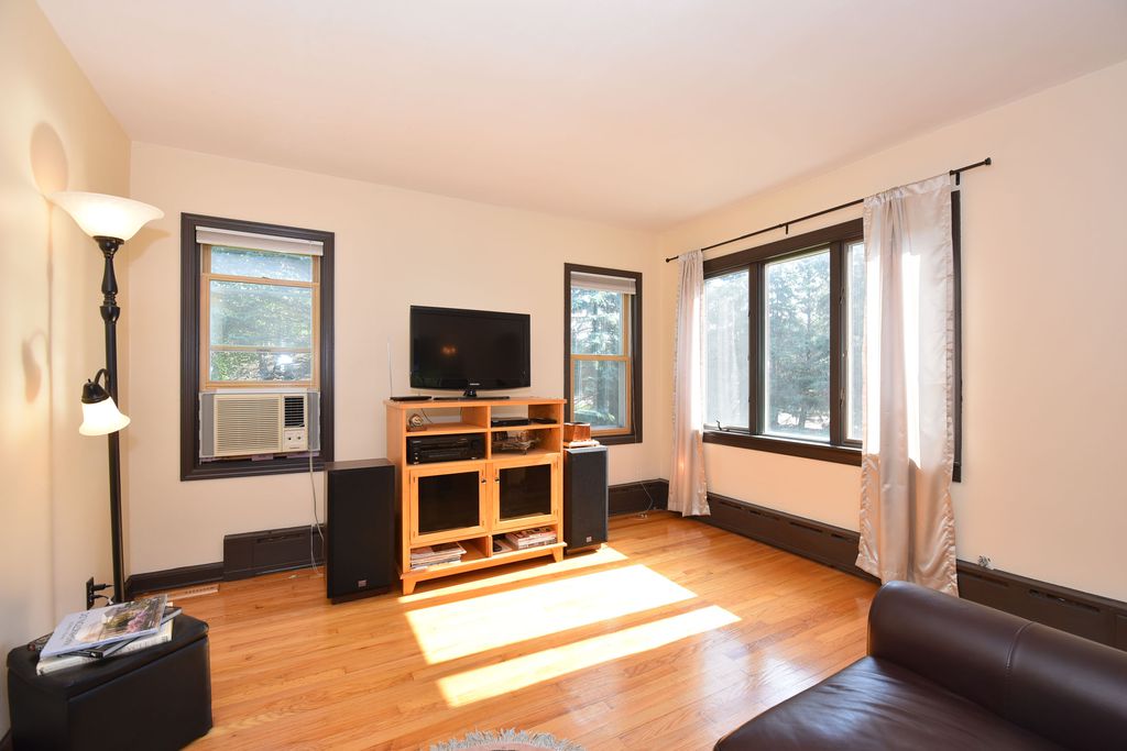 S MOORLAND RD 313,800 3BDR 2BTH Single Family New Berlin WI