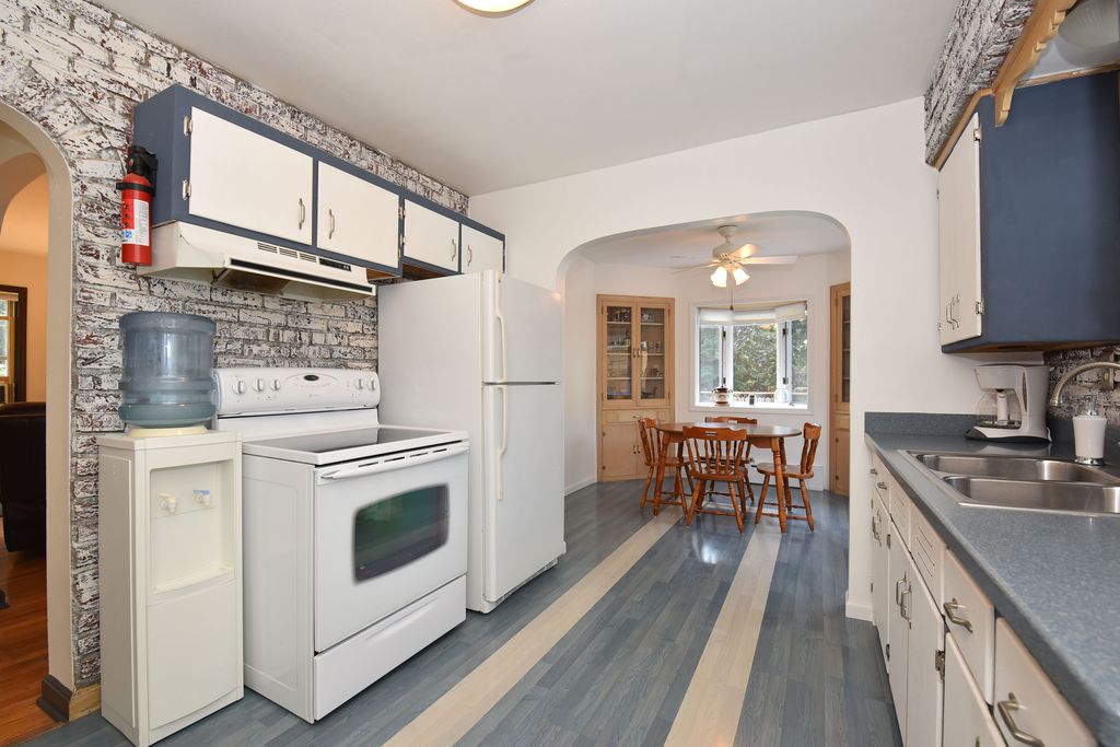 S MOORLAND RD 313,800 3BDR 2BTH Single Family New Berlin WI