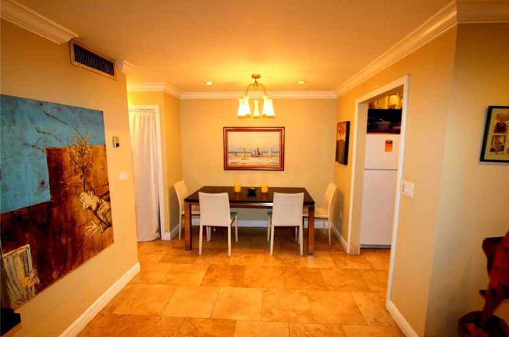 MERIDIAN AVE APT 303 316,900 1BDR 1BTH Condo/Townhome Miami